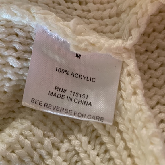 Romeo & Juliette Couture knitted white sweater top cold shoulder sz M stretch md - Picture 15 of 17